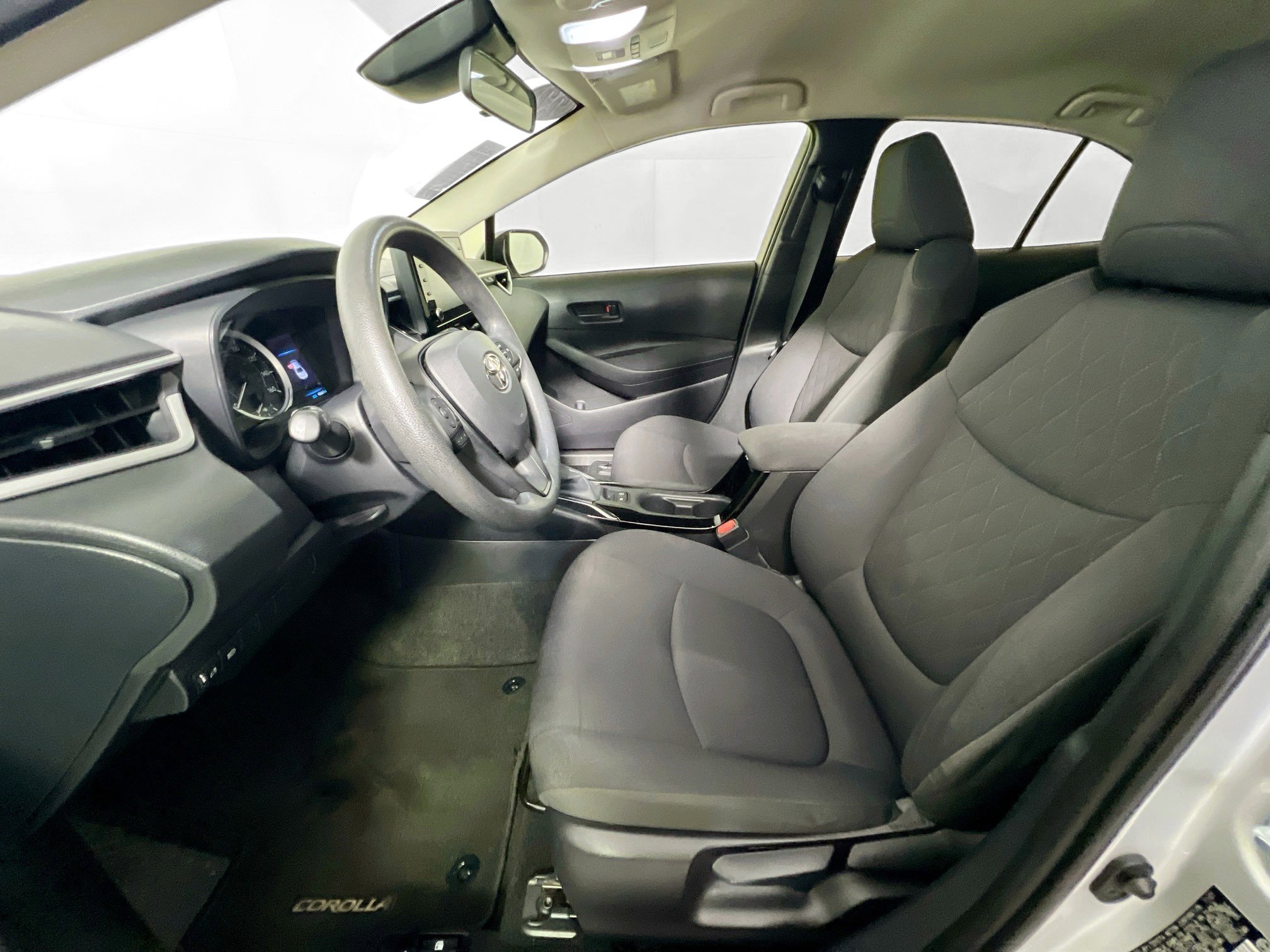 Used 2022 Toyota Corolla LE FWD image 14