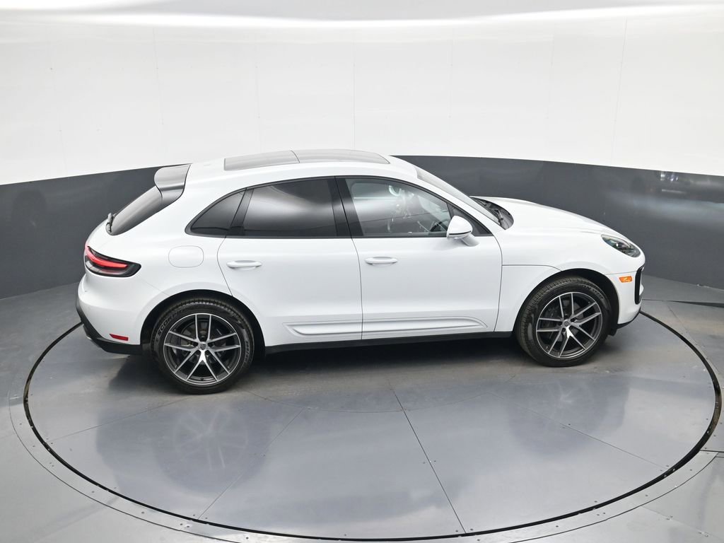 Used 2025 Porsche Macan AWD/4WD image 36