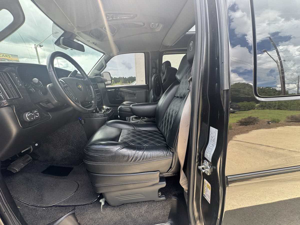 Used 2021 Chevrolet Express 2500 w/ Enhanced Convenience Package RWD image 7