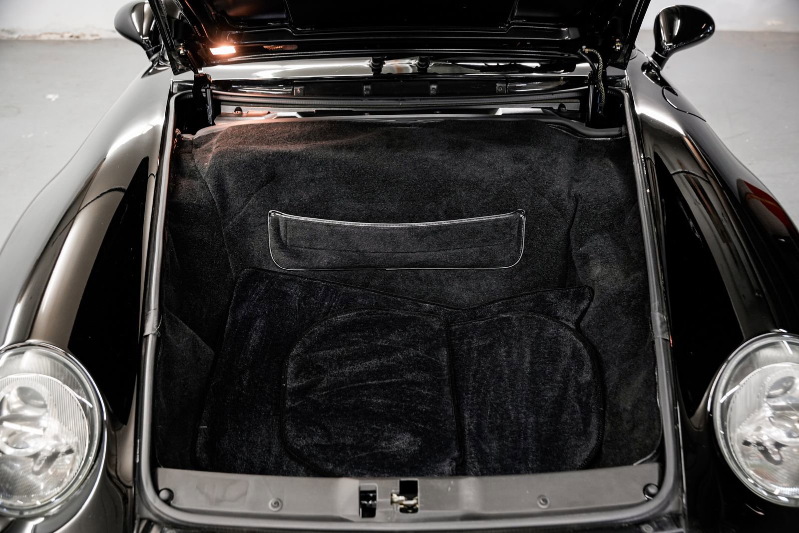 Used 1995 Porsche 911 Carrera RWD image 41