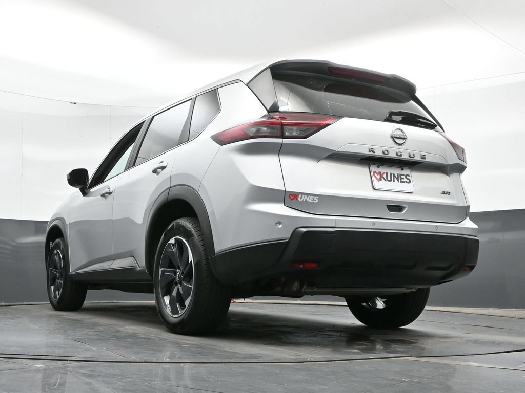 Used 2025 Nissan Rogue SV AWD/4WD image 48