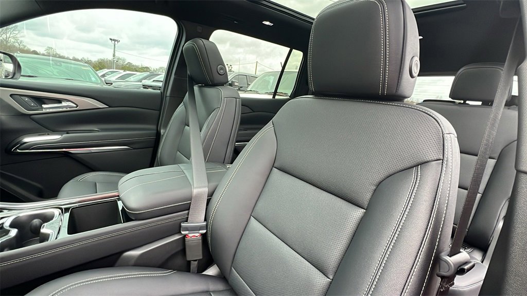 New 2026 Chevrolet Traverse LT w/ Sun and Wheel Package image 15