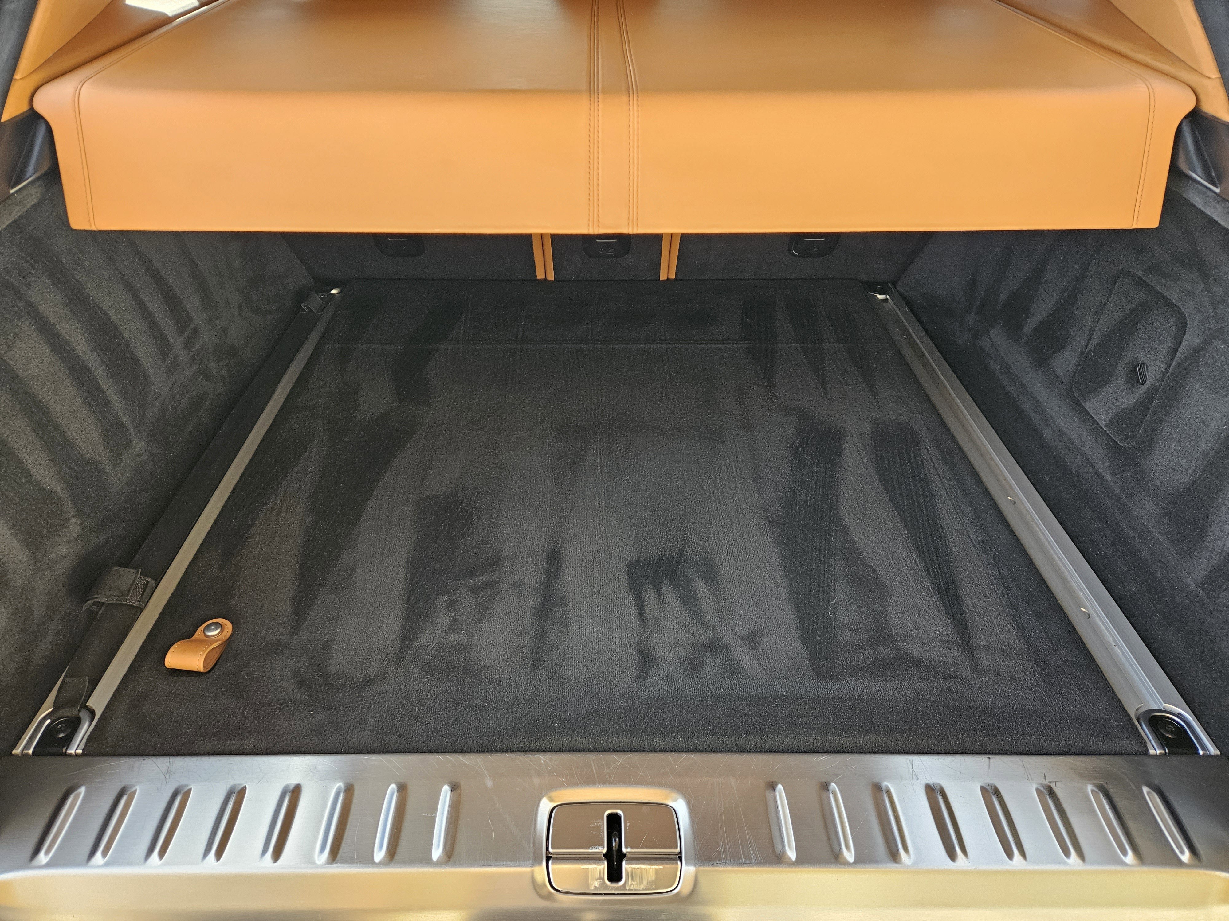 Used 2021 Aston Martin DBX image 33