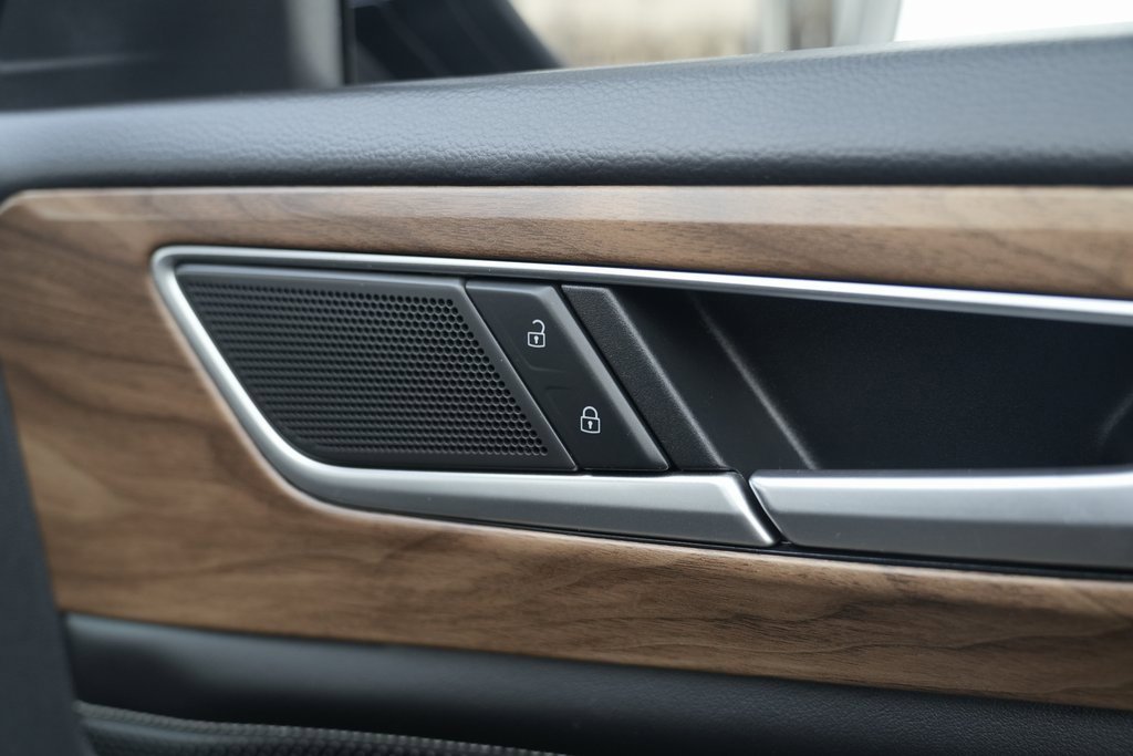 Used 2024 Volkswagen Atlas SE image 32