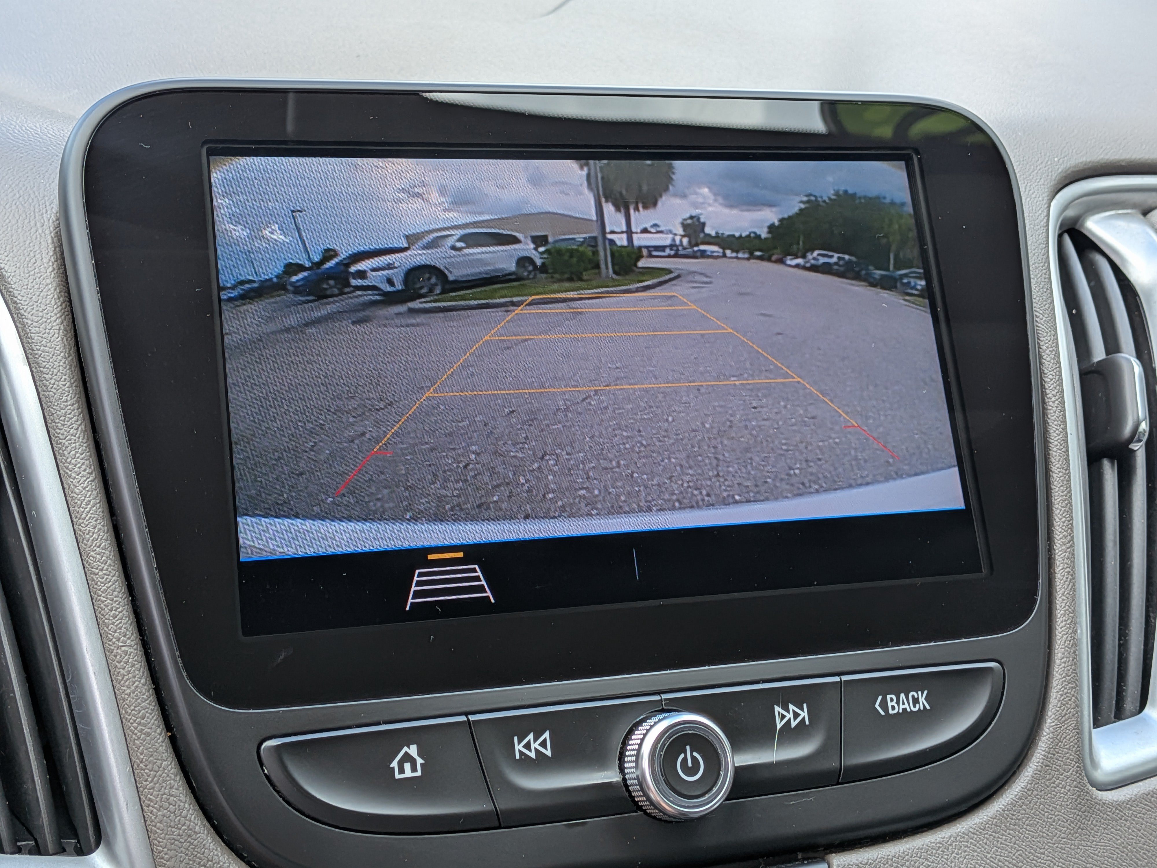 Used 2020 Chevrolet Malibu LS FWD image 31