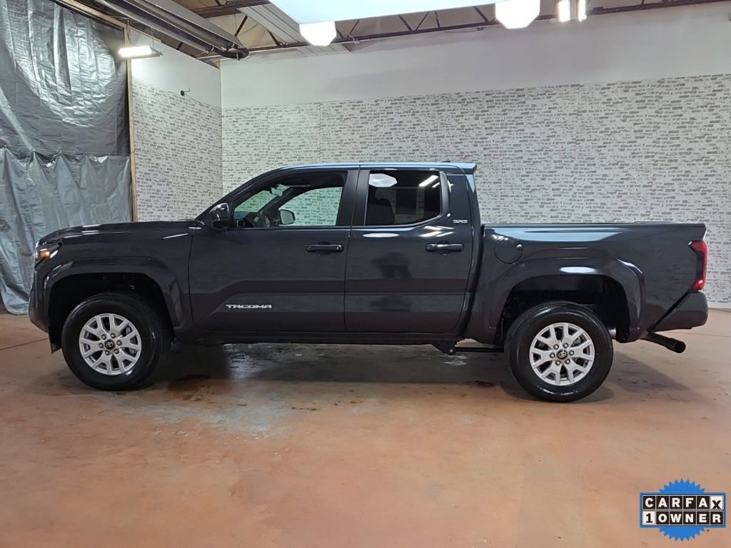 Used 2025 Toyota Tacoma SR5 image 4