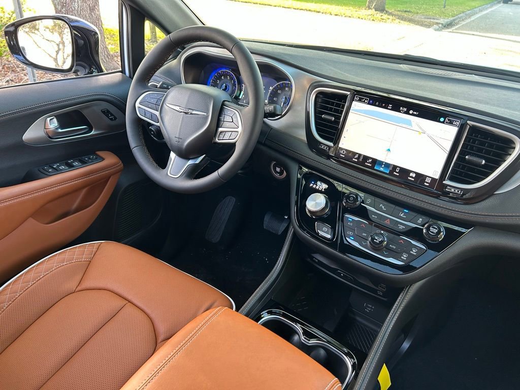 New 2026 Chrysler Pacifica Pinnacle image 10