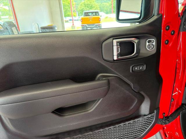 Certified 2025 Jeep Wrangler Unlimited Rubicon 4xe w/ Convenience Group AWD/4WD image 6