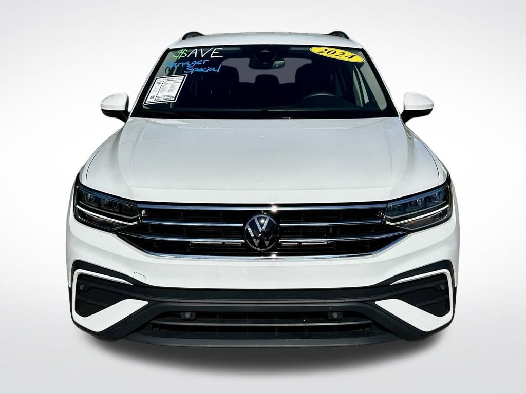 Used 2024 Volkswagen Tiguan S image 2