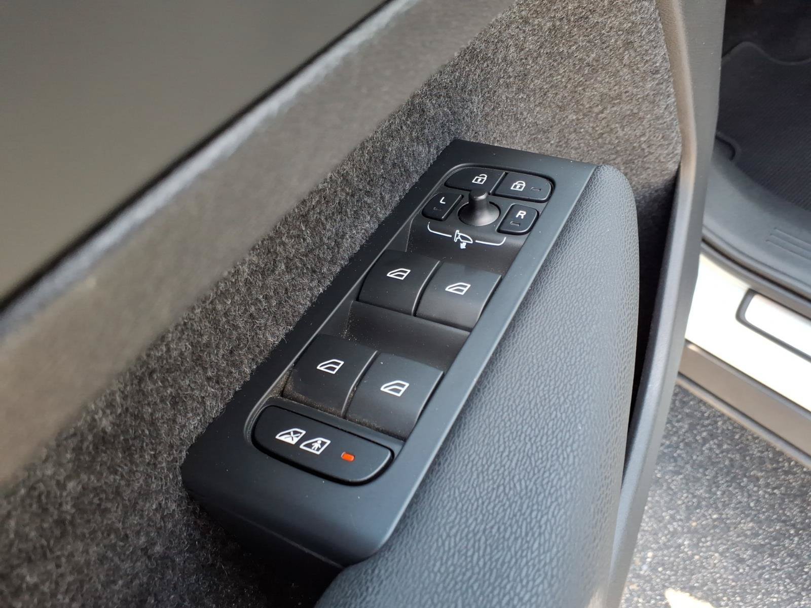 Certified 2023 Volvo C40 P8 Recharge Ultimate AWD/4WD image 9