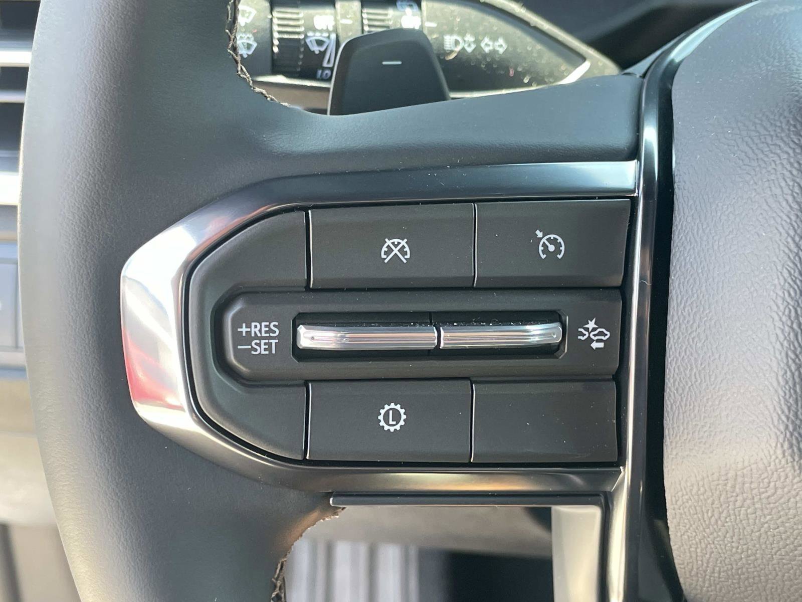 New 2026 GMC Acadia AT4 w/ Luxury Package AWD/4WD image 9