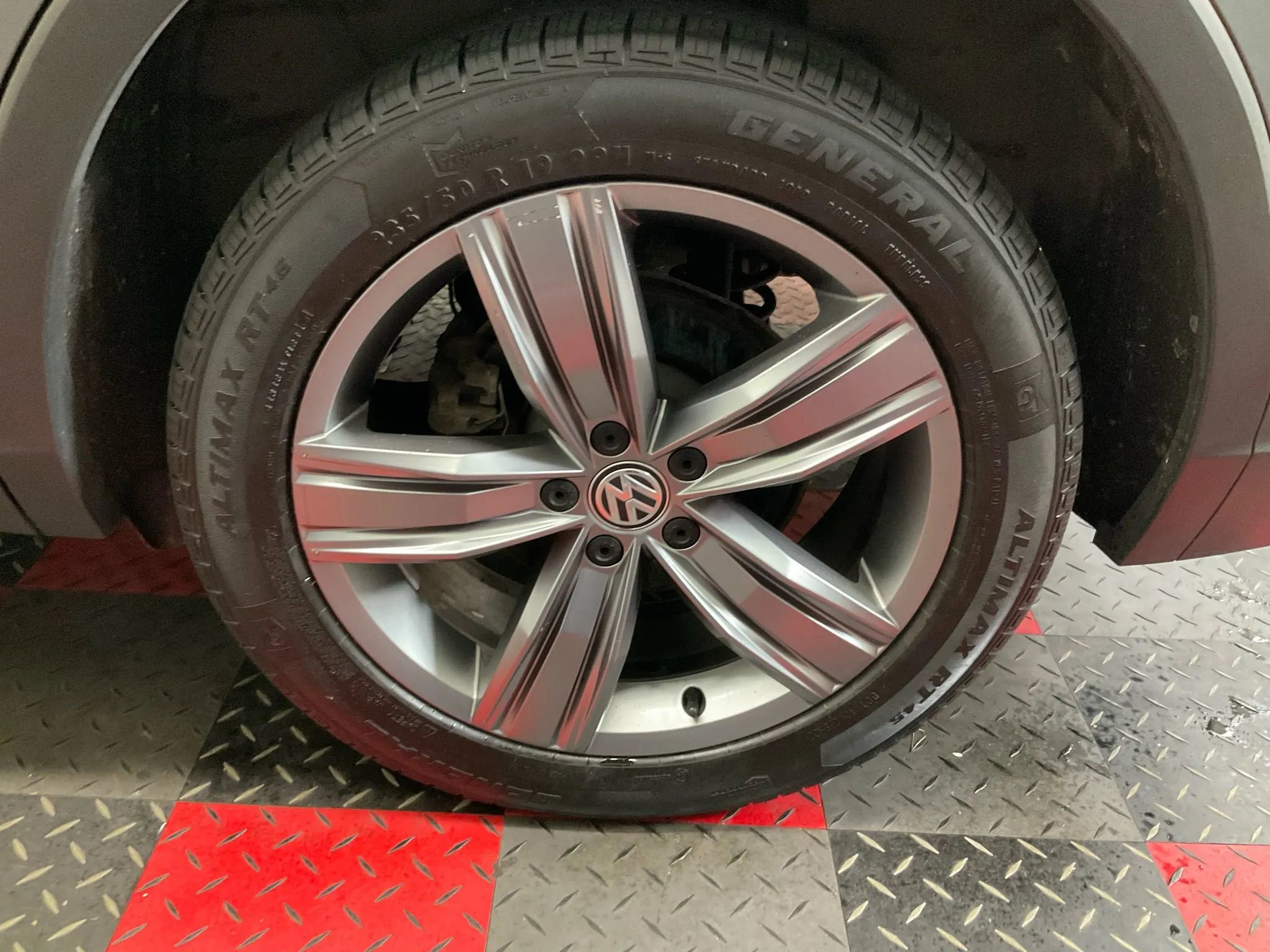 Used 2020 Volkswagen Tiguan SEL image 12