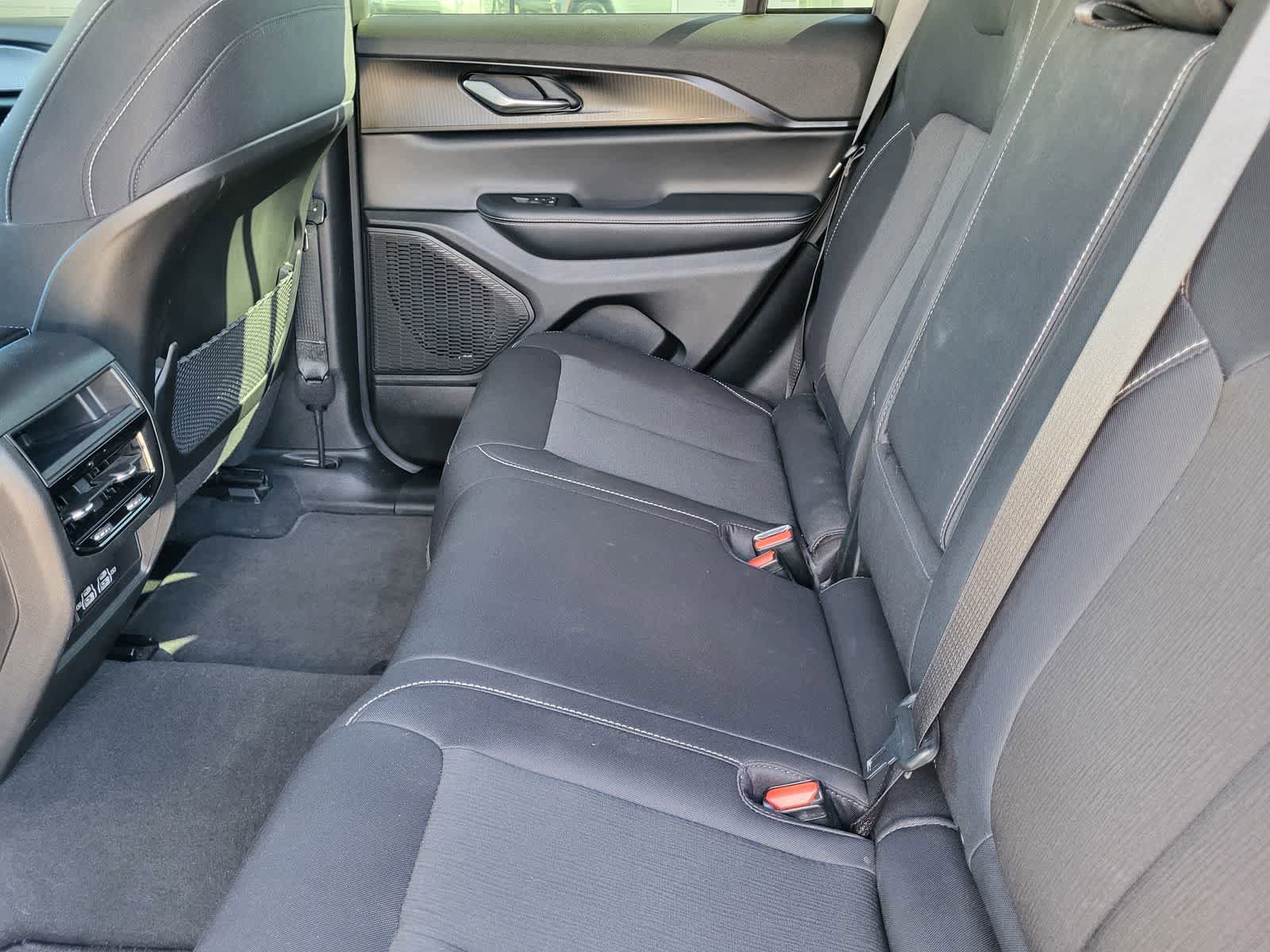 Used 2024 Jeep Grand Cherokee Laredo X AWD/4WD image 29