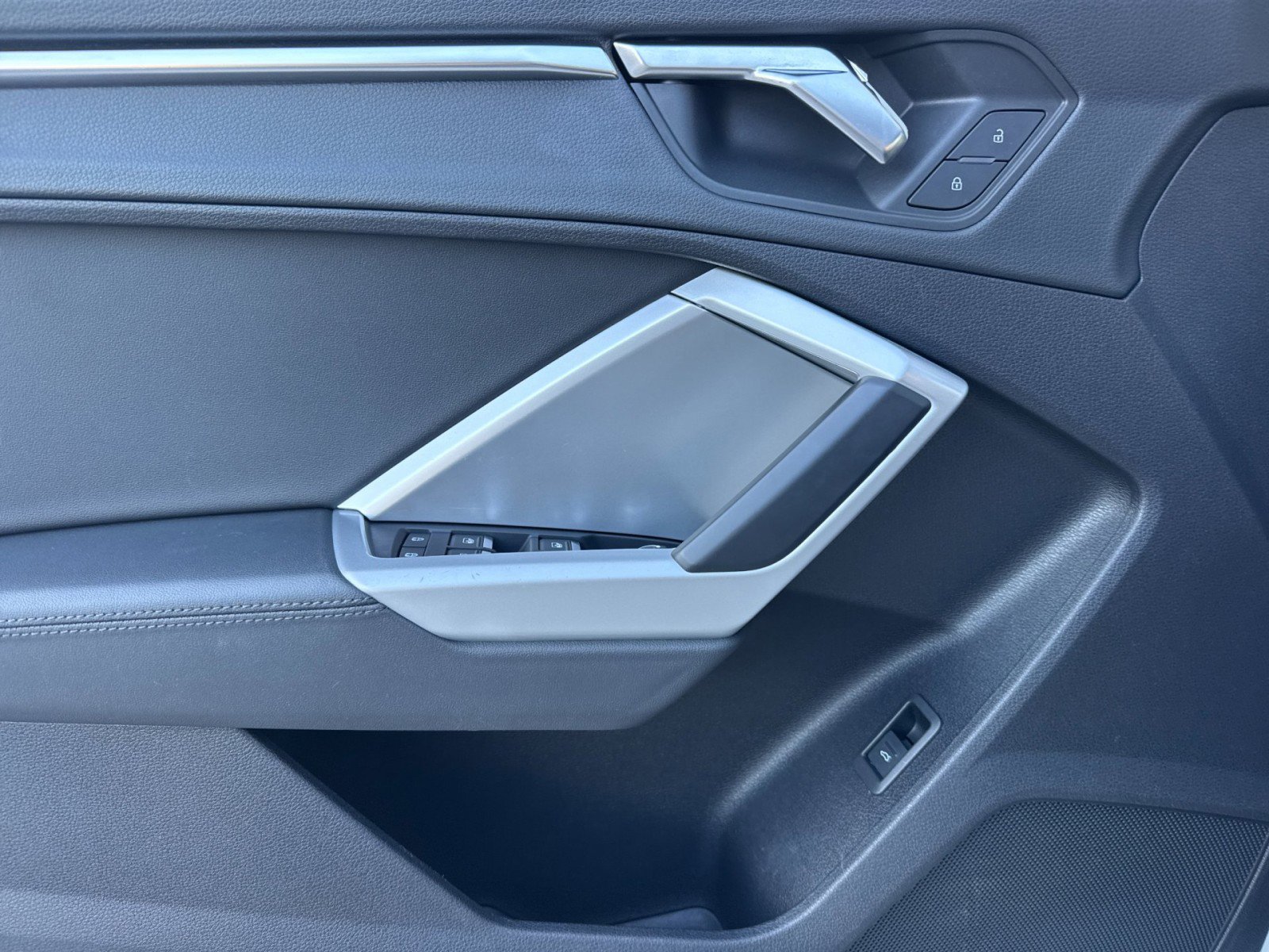 Used 2020 Audi Q3 2.0T Premium image 12