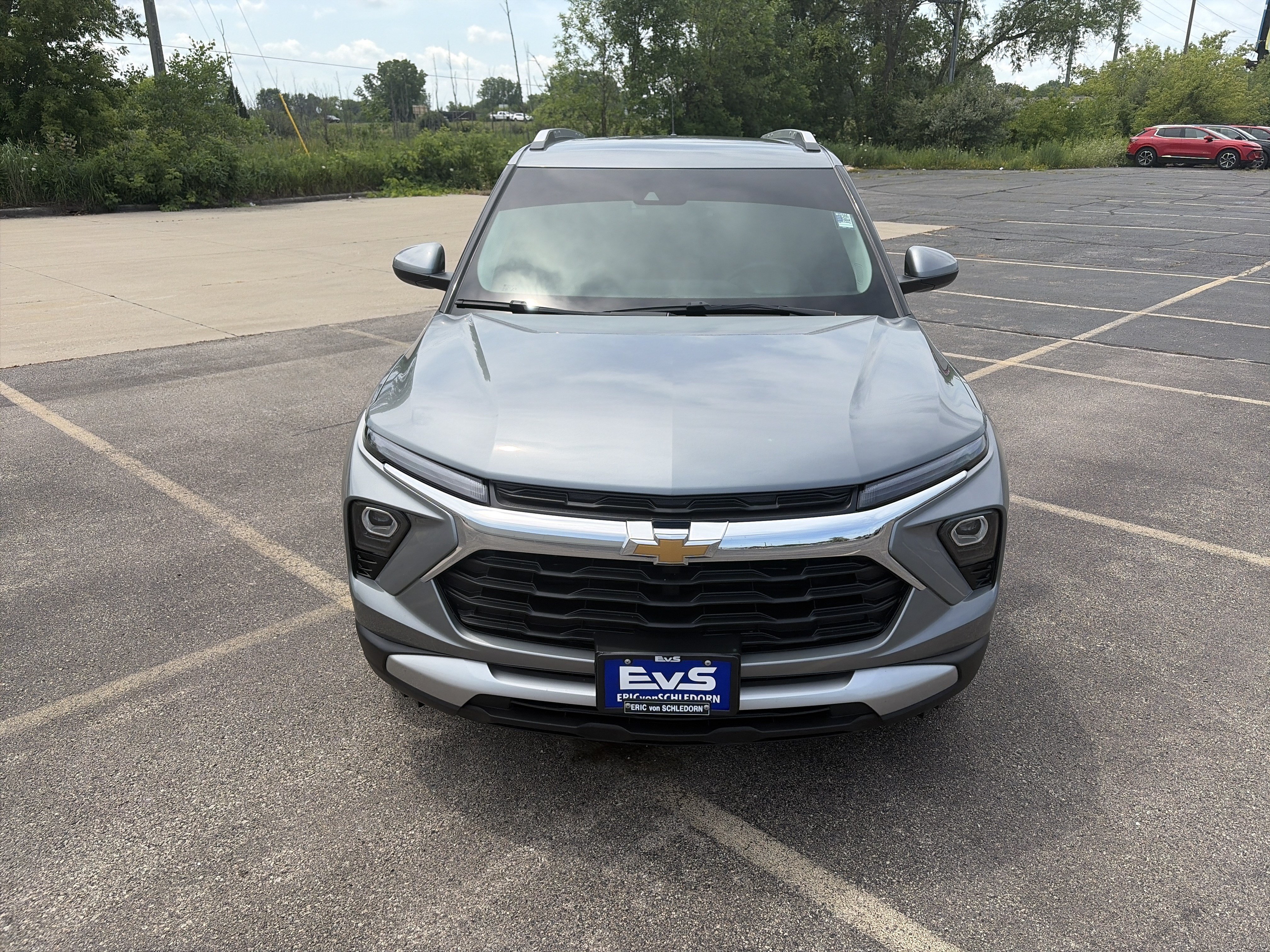Used 2024 Chevrolet TrailBlazer LT w/ LT Cold Weather Package FWD image 2