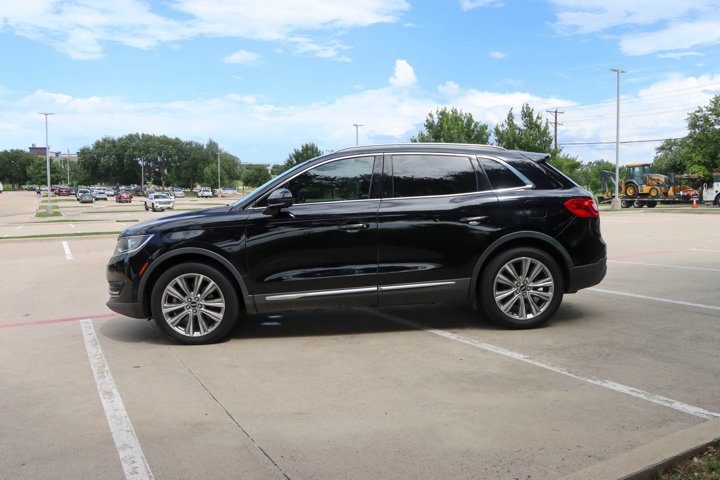 Used 2016 Lincoln MKX Reserve w/ Technology Package AWD/4WD image 4