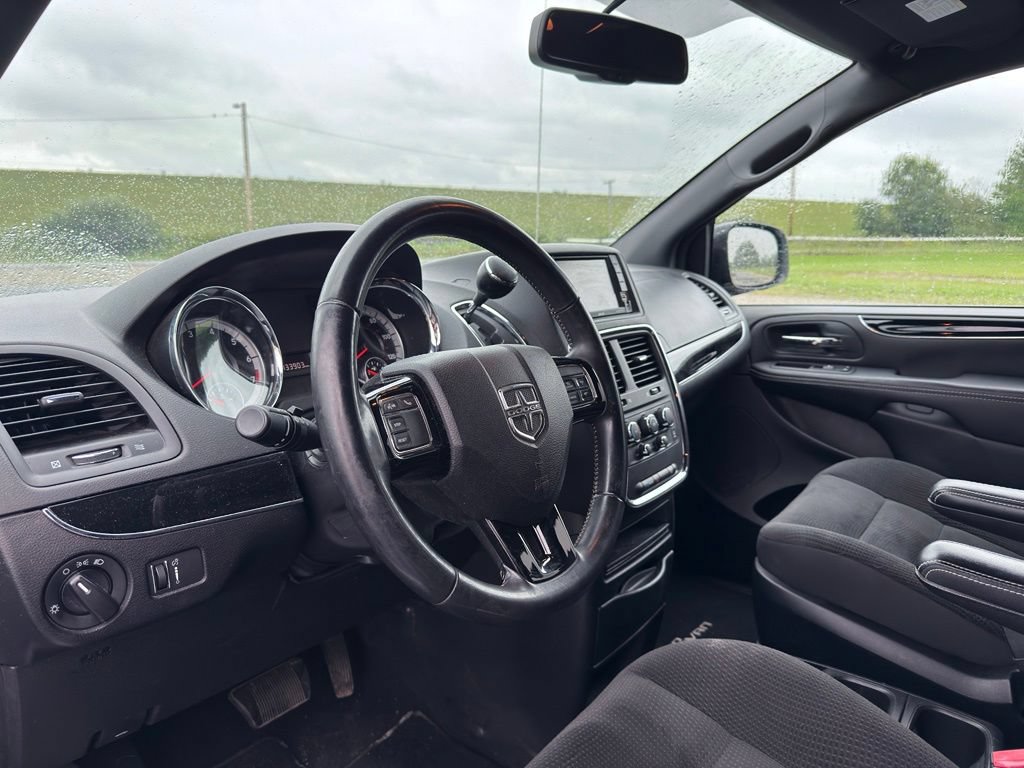 Used 2017 Dodge Grand Caravan SE FWD image 21