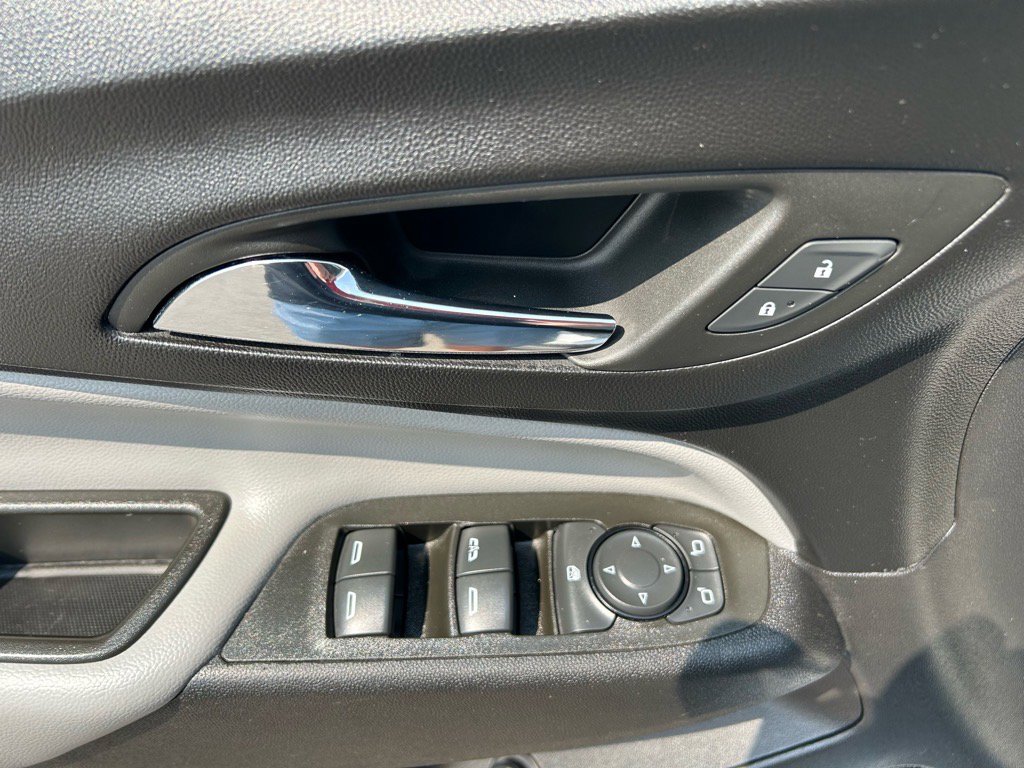 Used 2023 Chevrolet Equinox LT w/ Driver Convenience Package image 19