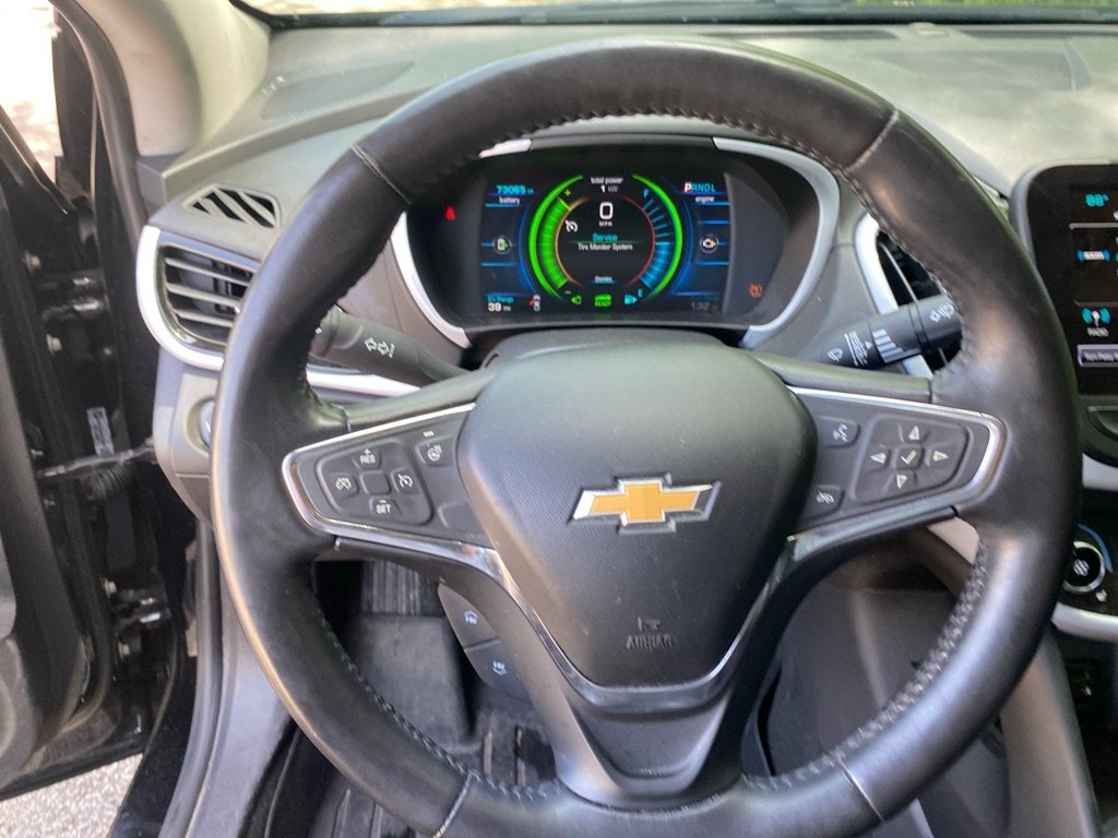 Used 2017 Chevrolet Volt LT w/ Comfort Package FWD image 11