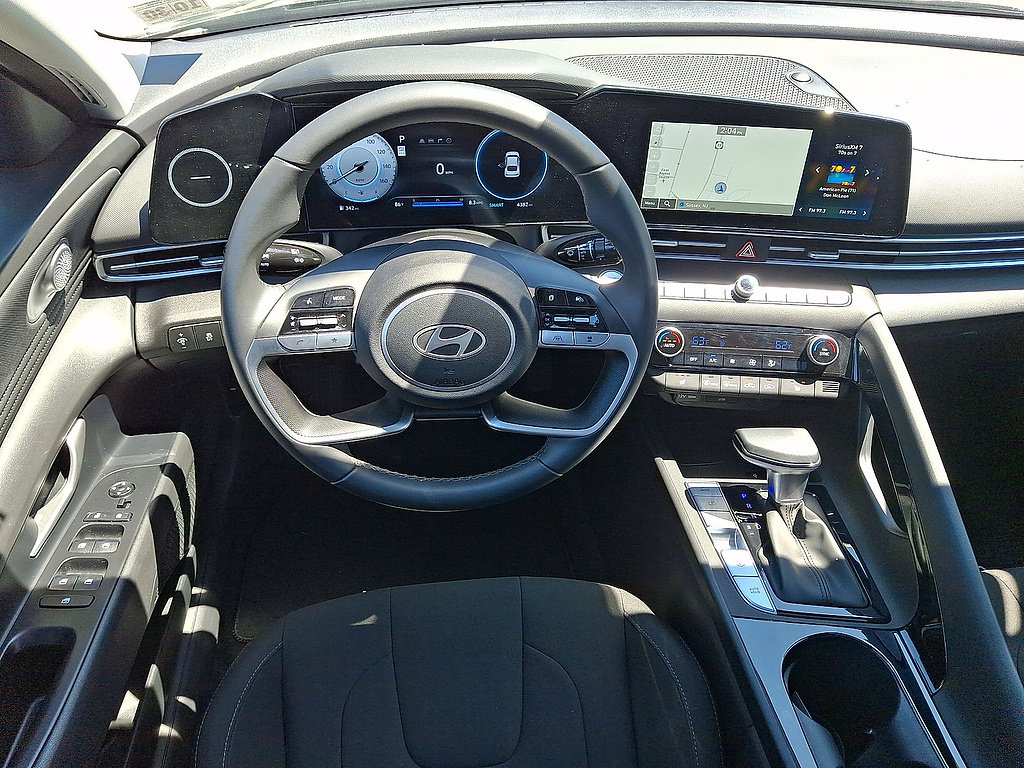 Certified 2025 Hyundai Elantra SEL FWD image 21