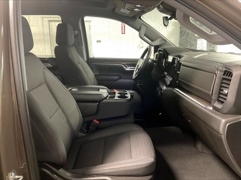 Used 2023 Chevrolet Silverado 1500 LT AWD/4WD image 11