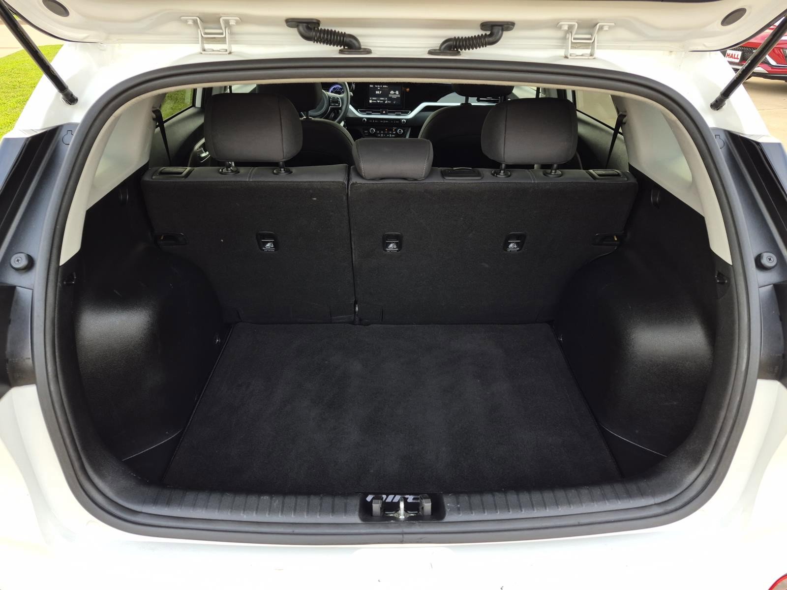 Used 2021 Kia Niro LX image 9