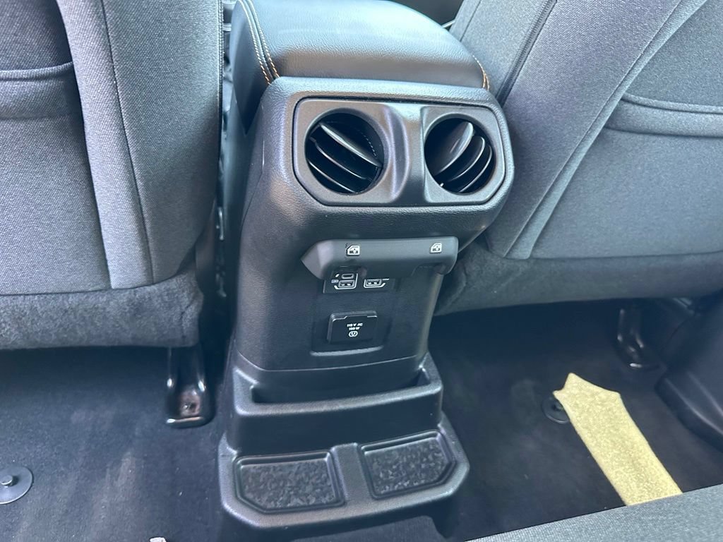 Used 2025 Jeep Wrangler Unlimited Sahara AWD/4WD image 22