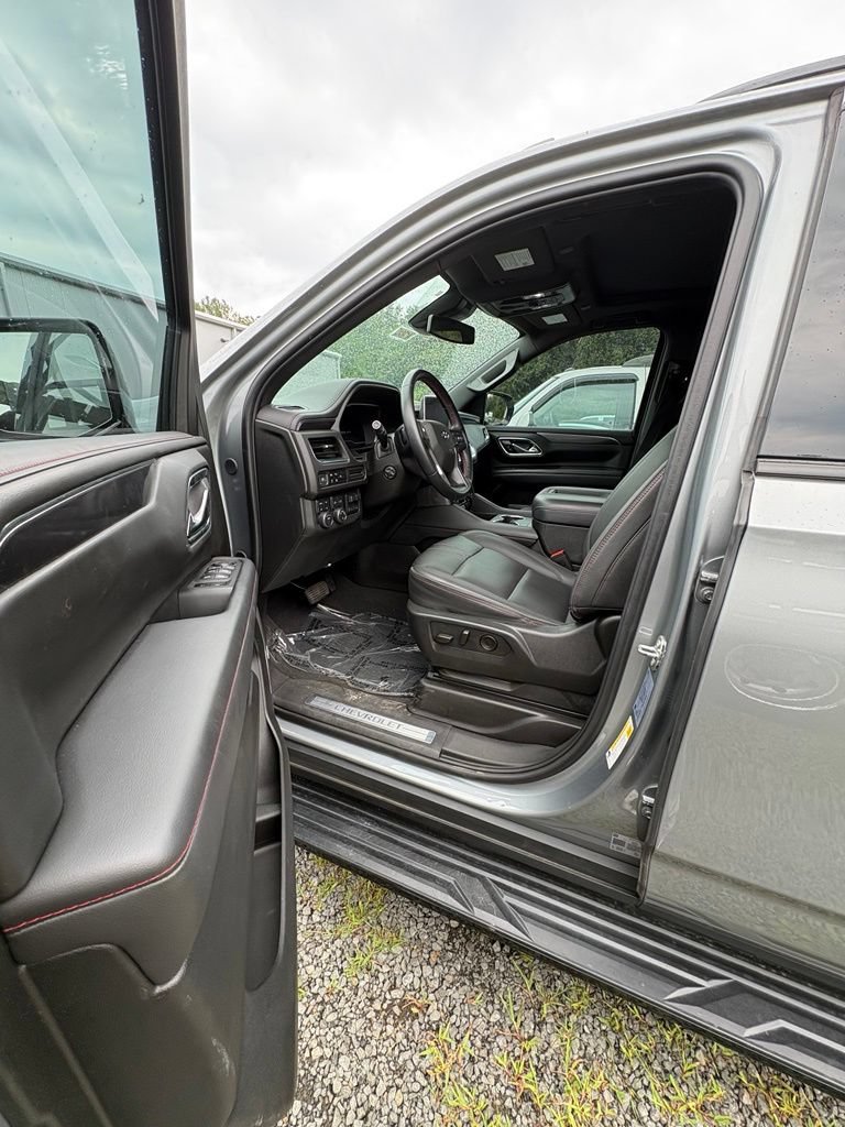 Used 2024 Chevrolet Suburban RST w/ Luxury Package AWD/4WD image 16