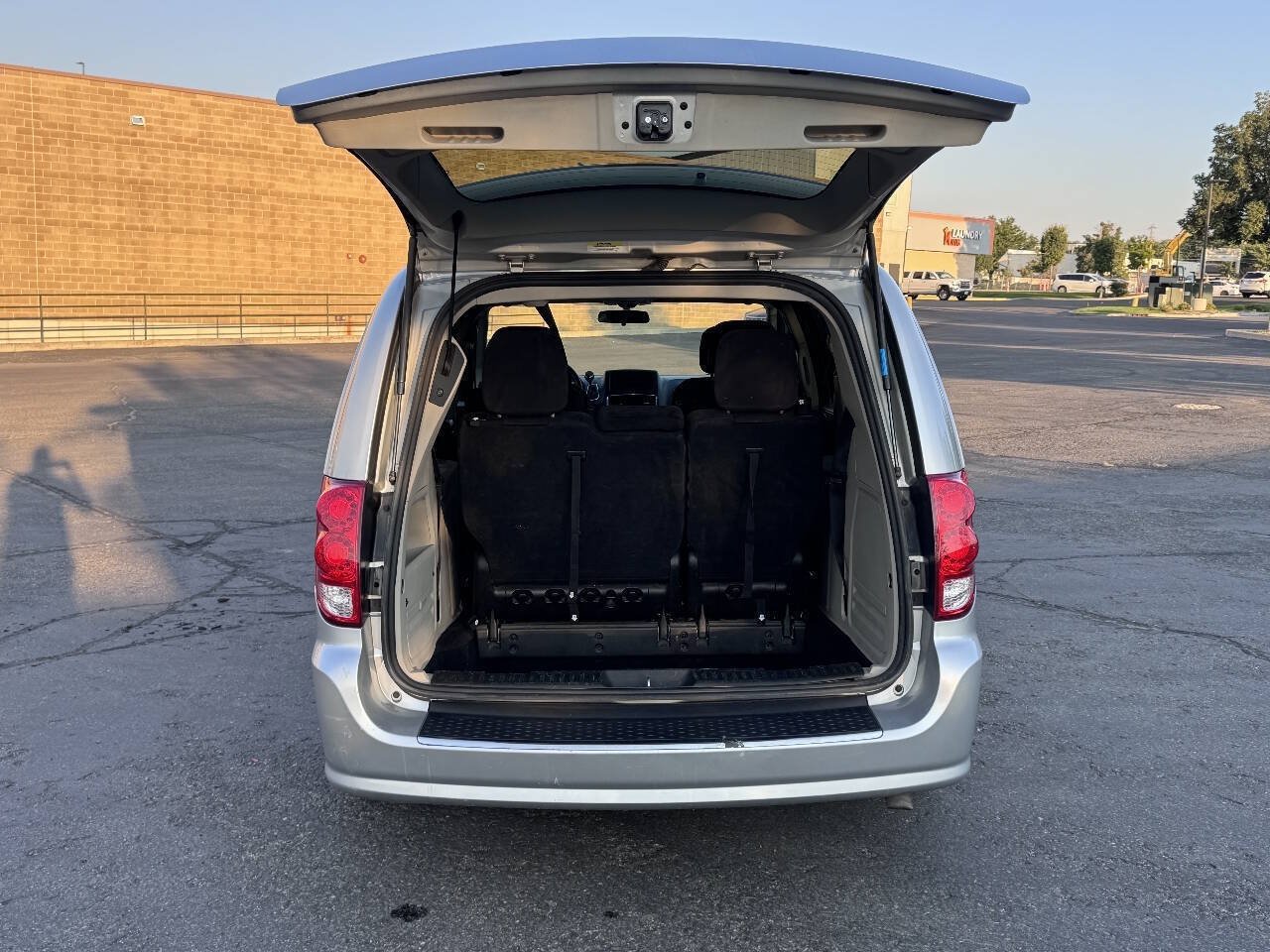 Used 2012 Dodge Grand Caravan SXT FWD image 8