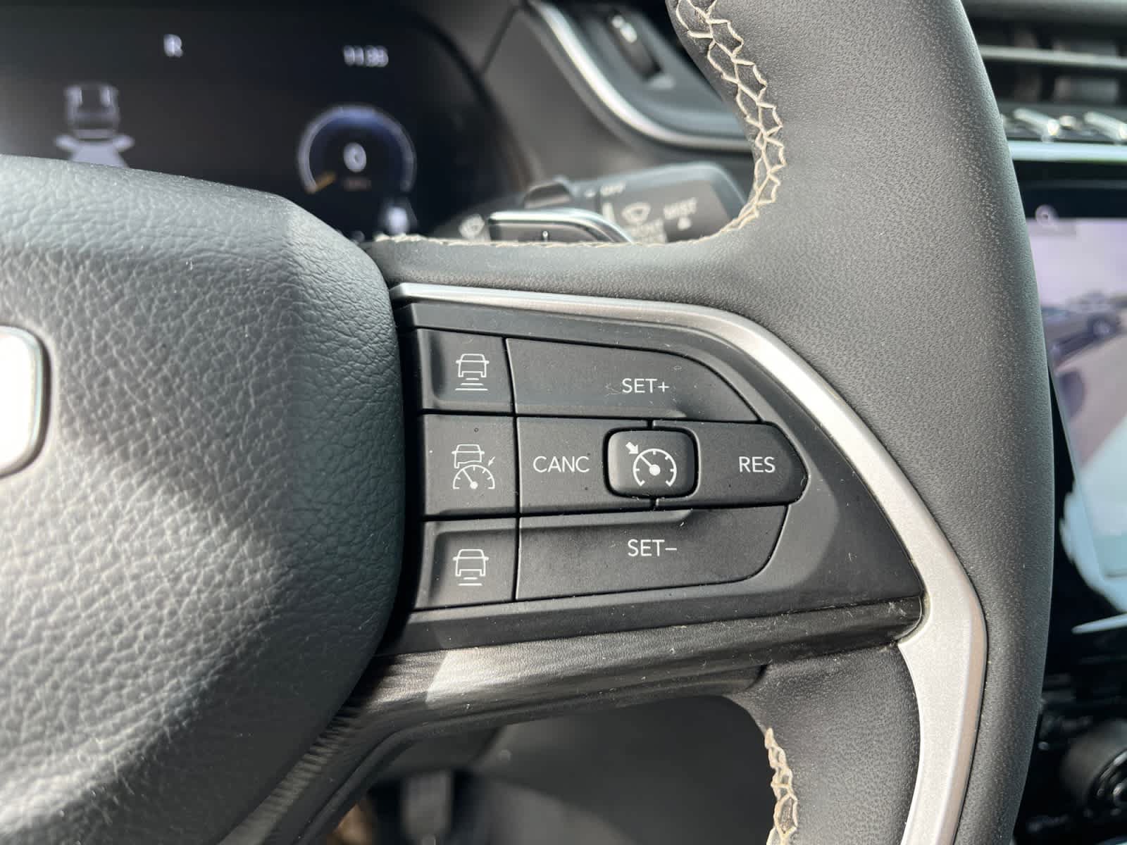 Used 2023 Jeep Grand Cherokee Altitude AWD/4WD image 16