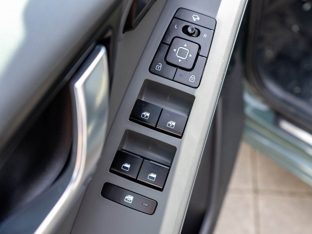 Used 2023 Kia Niro SX Touring FWD image 17