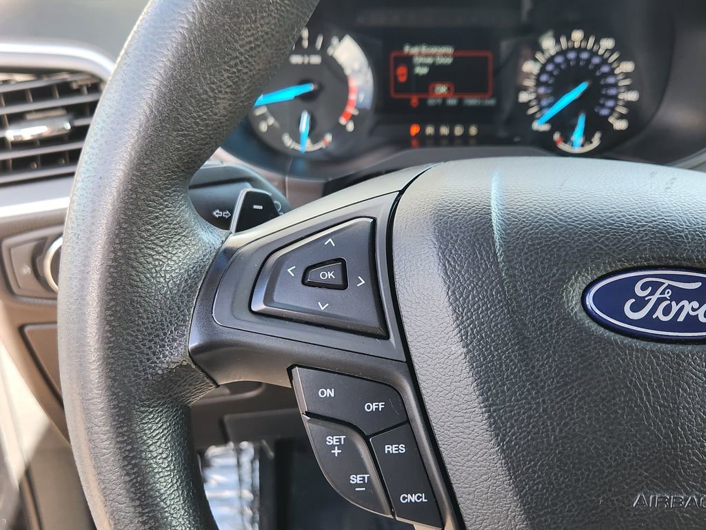 Used 2018 Ford Edge SE image 16