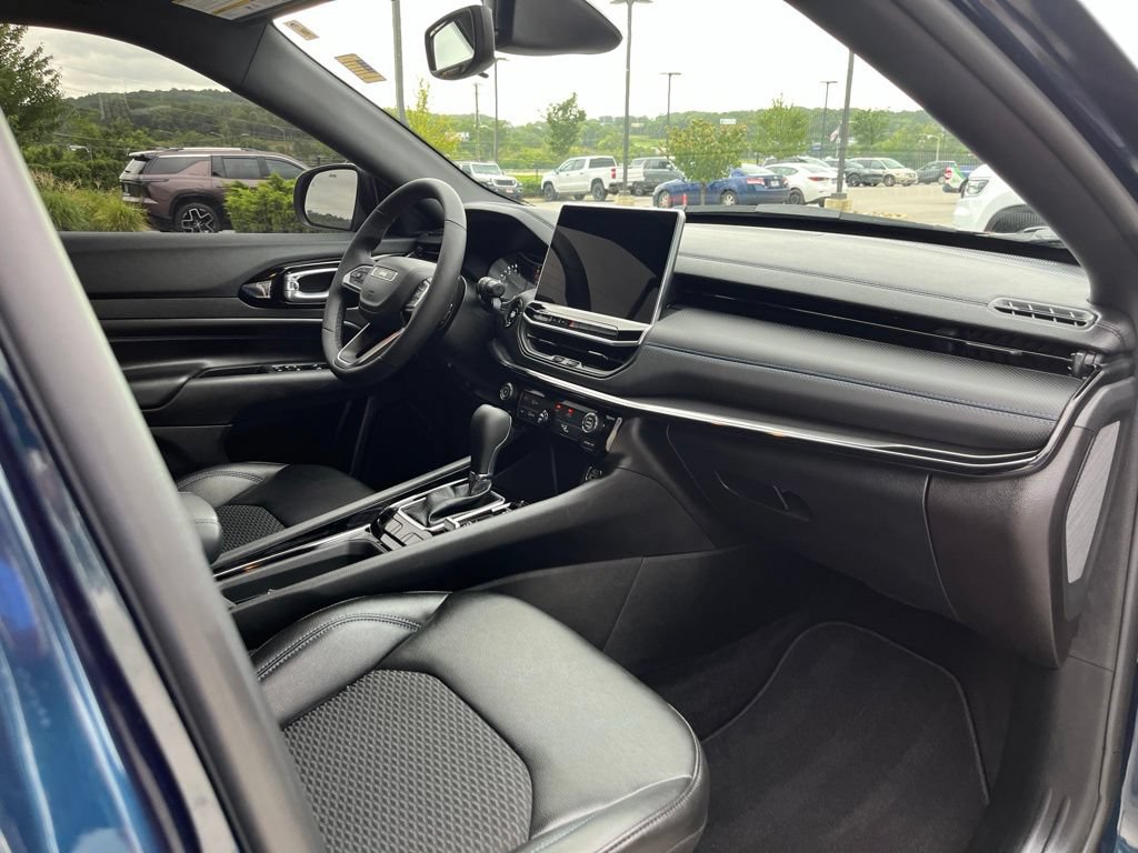 Used 2026 Jeep Compass Latitude AWD/4WD image 28