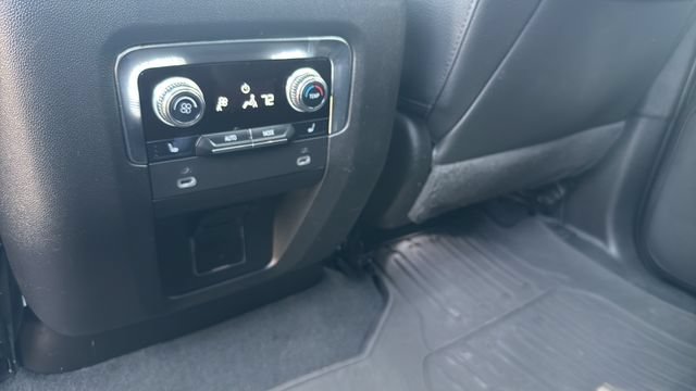 Used 2023 GMC Yukon Denali AWD/4WD image 27