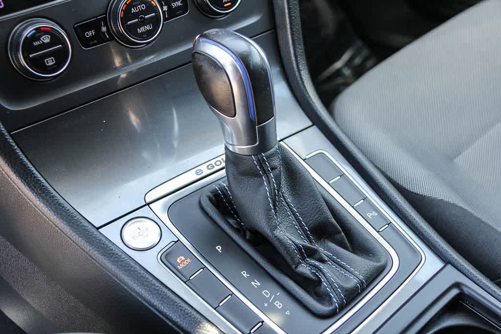 Used 2015 Volkswagen e-Golf Limited Edition FWD image 19
