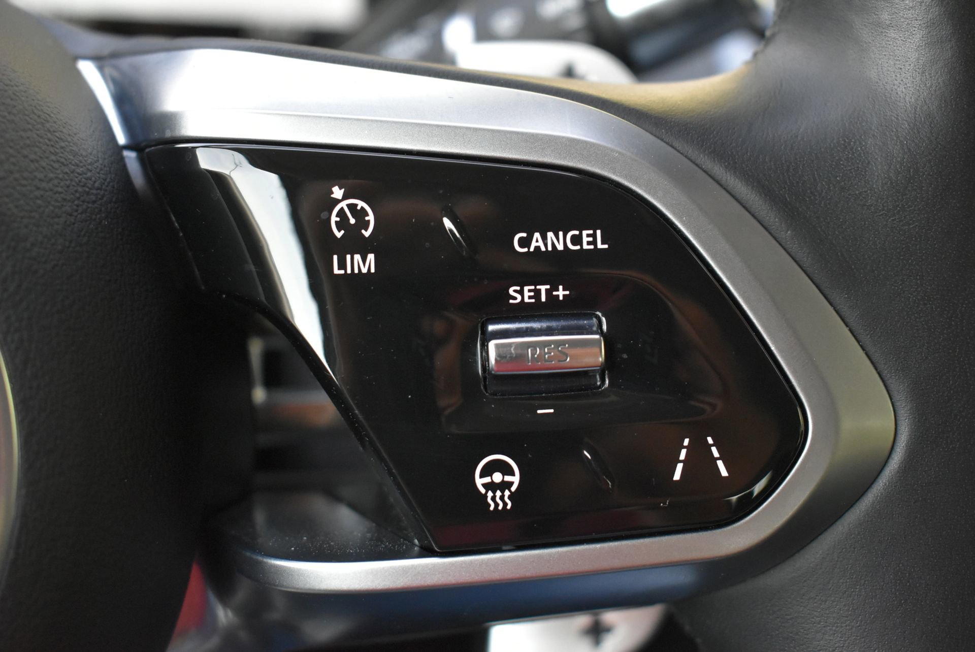 Used 2021 Jaguar E-PACE SE image 21