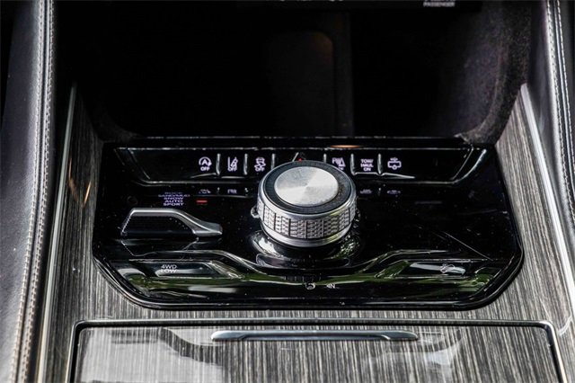 Used 2022 Jeep Wagoneer Series III w/ Flexible Seating Group image 12