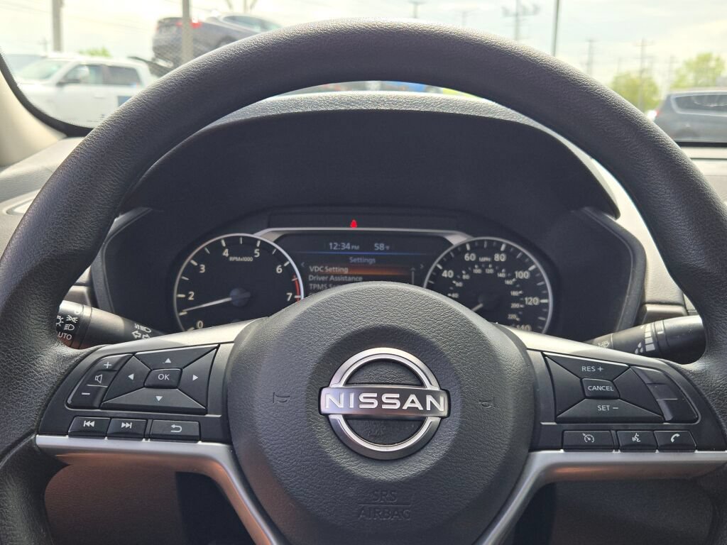 Used 2025 Nissan Altima 2.5 SV FWD image 33