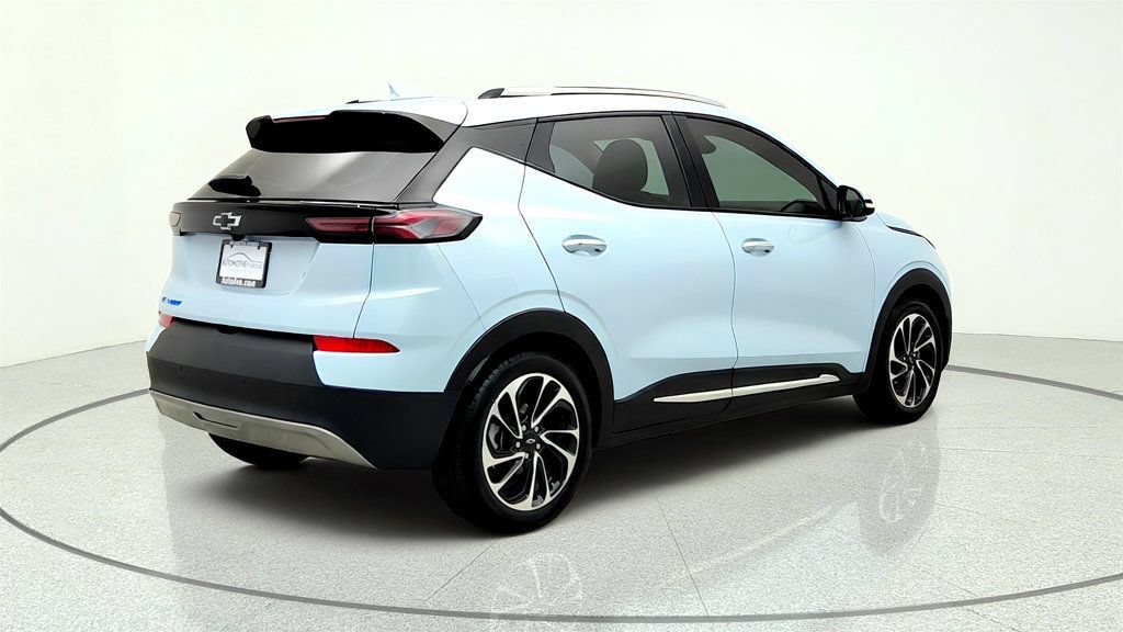 Used 2023 Chevrolet Bolt EUV Premier w/ Sun & Sound Package FWD image 5