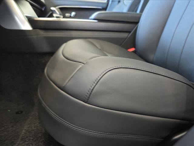 New 2025 Land Rover Range Rover Long Wheelbase SE image 29