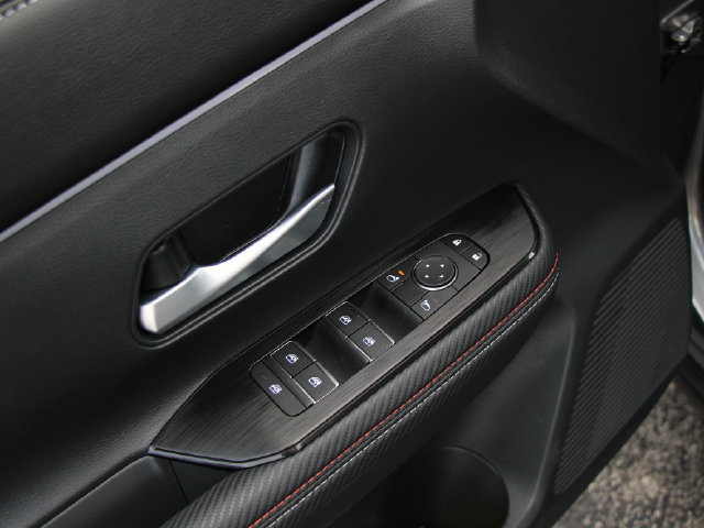 Used 2025 Nissan Kicks SR AWD/4WD image 14