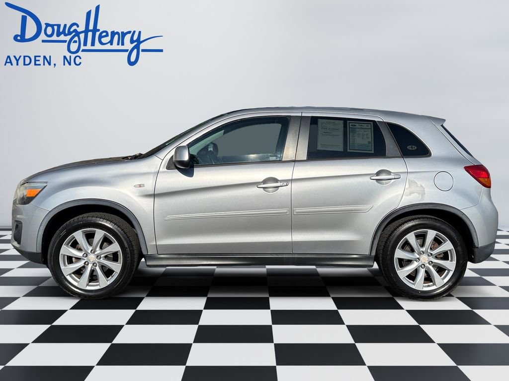 Used 2015 Mitsubishi Outlander Sport ES image 2
