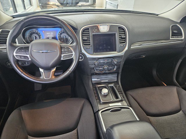 Used 2019 Chrysler 300 Touring w/ Chrome Appearance Package image 18