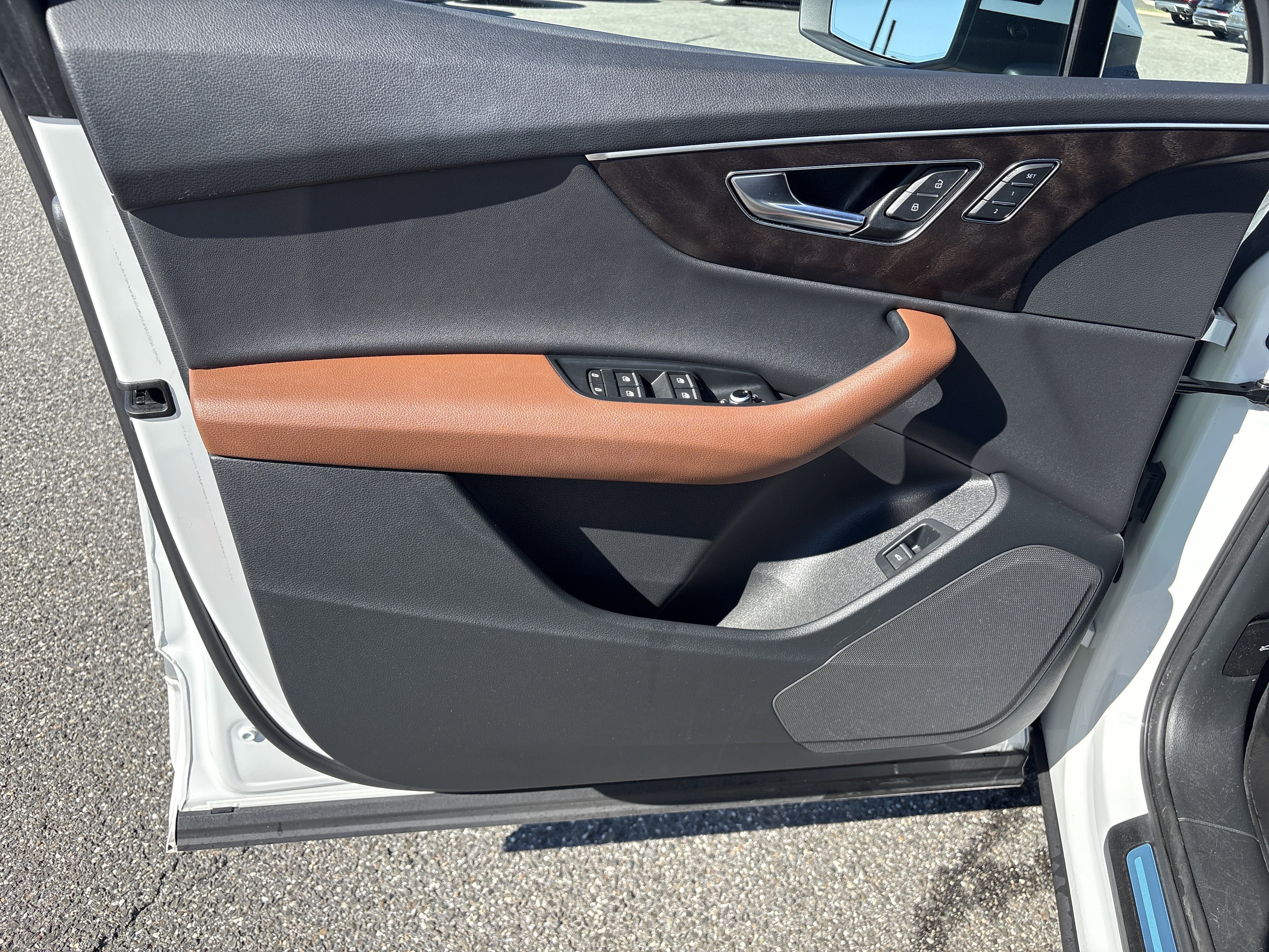 Certified 2022 Audi Q7 2.0T Premium w/ Convenience Package image 4