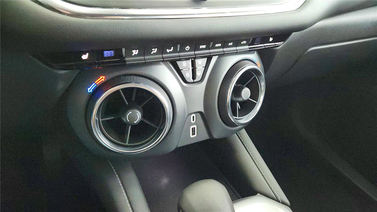 Used 2024 Chevrolet Blazer LT image 39