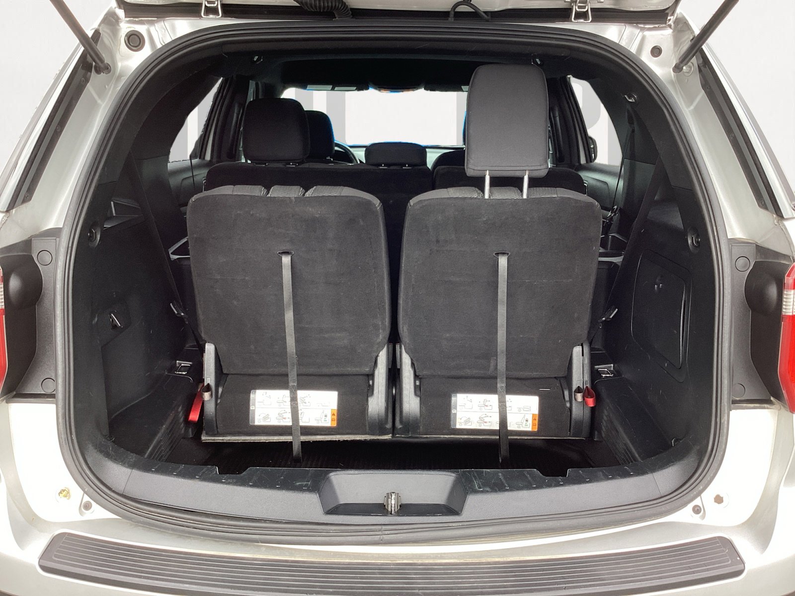 Used 2019 Ford Explorer XLT image 17