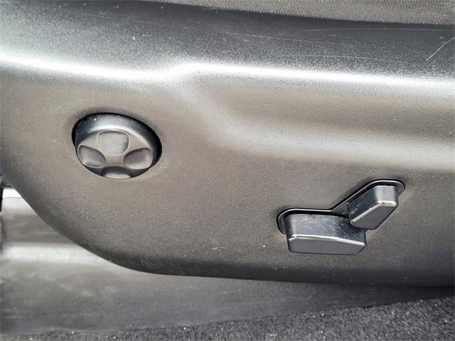 Used 2019 Jeep Grand Cherokee Laredo w/ 18" Wheel & 8.4" Radio Group image 23