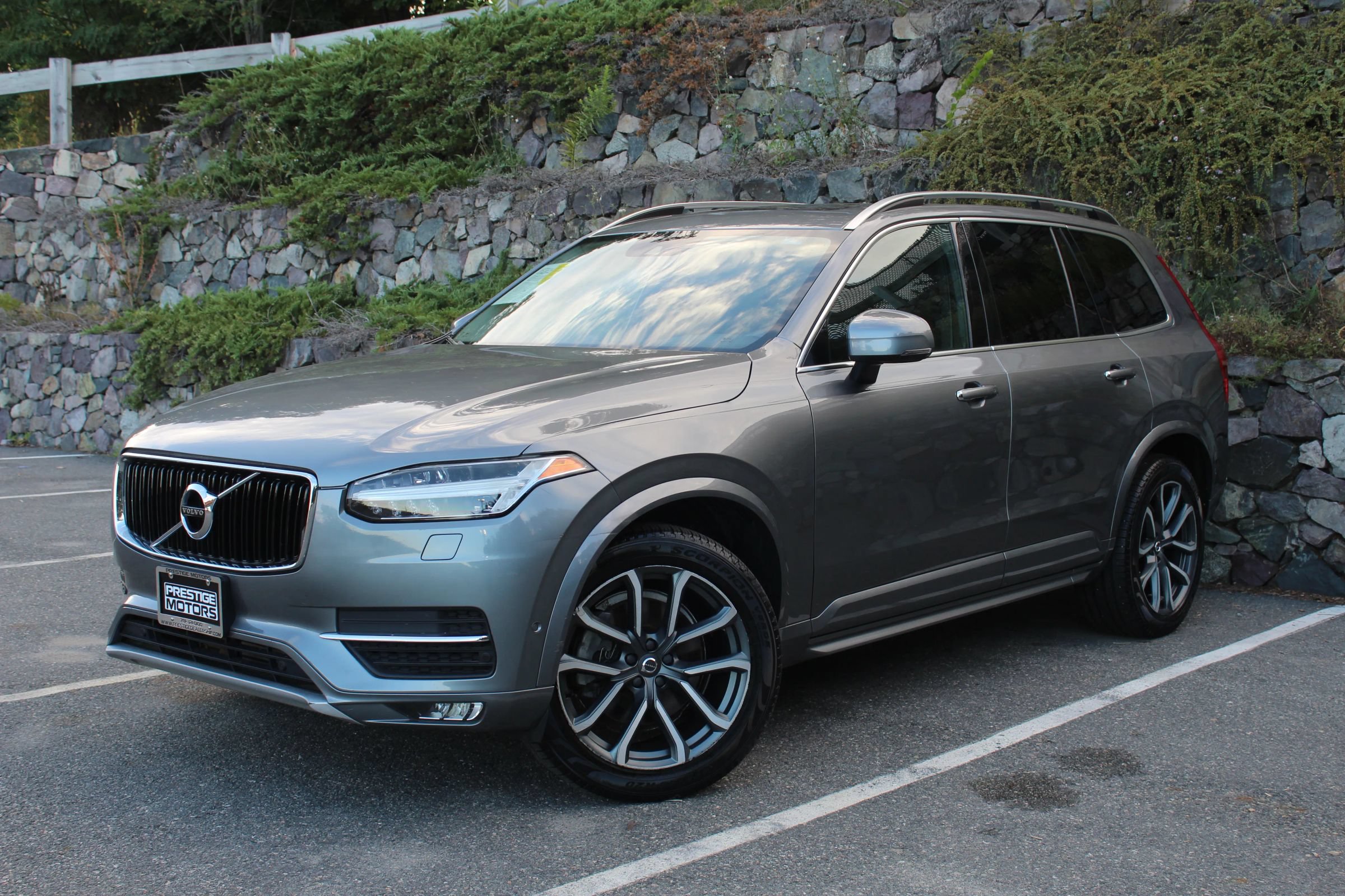 Used 2016 Volvo XC90 T6 Momentum w/ Momentum Plus Package AWD/4WD image 2