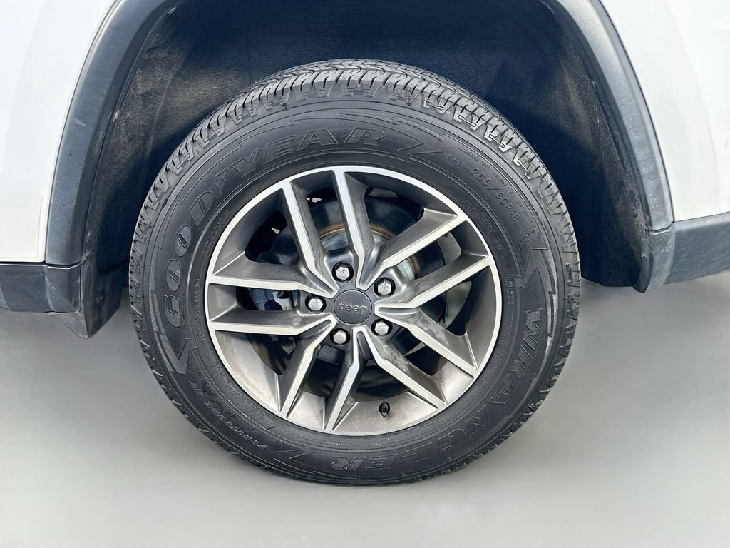 Used 2020 Jeep Grand Cherokee Limited AWD/4WD image 32