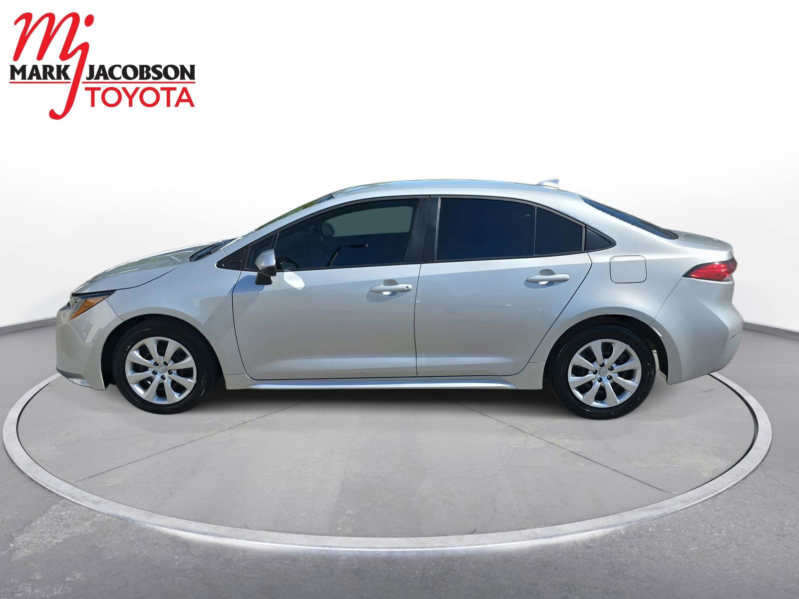 Used 2025 Toyota Corolla LE FWD image 8